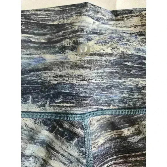 Lululemon Wunder Under Hi-Rise 7/8 Tight (Full-On Luxtreme 25". Size 4 - Picture 10 of 10